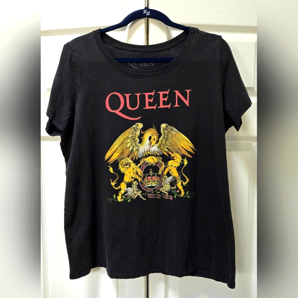 Queen Black Graphic T-Shirt - Size XL